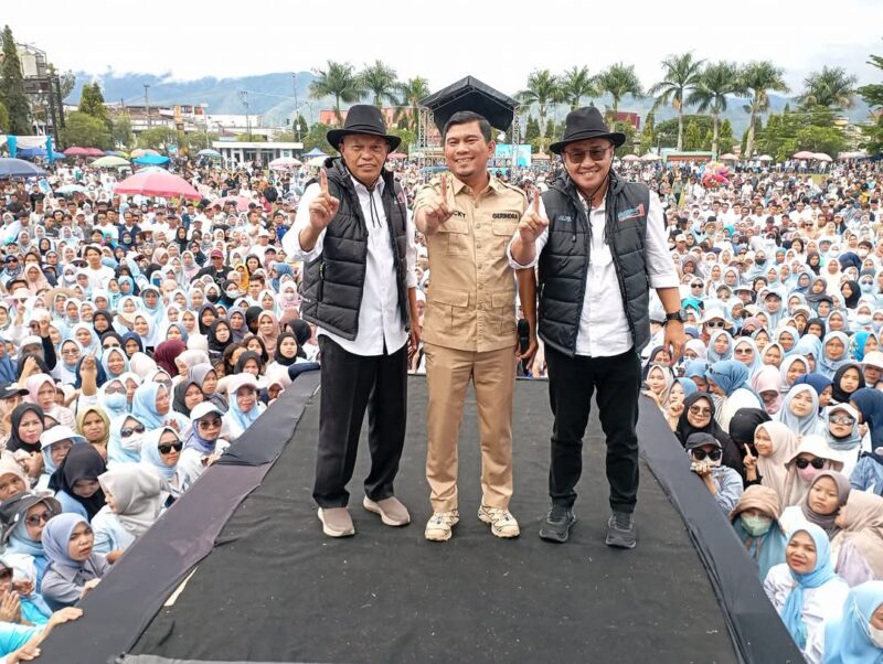 Anggota Komisi XI DPR RI, Rocky Chandra Walikota Sungai penuh Alfin SH dan wakil Walikota Azhar Hamzah 