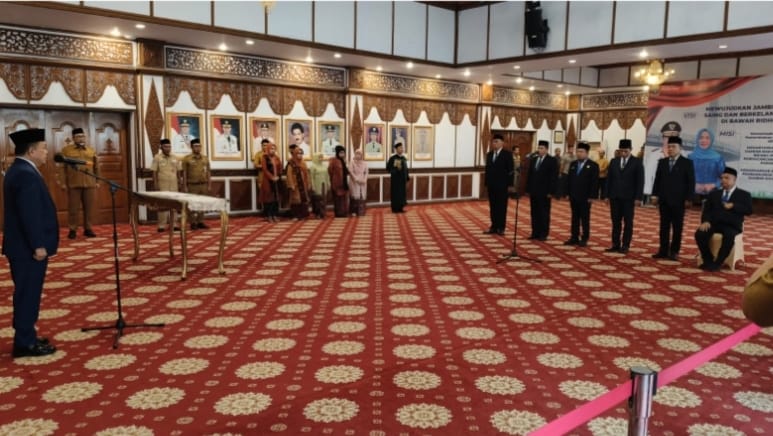 Gubernur Jambi Al Haris melantik enam pejabat eselon II (Foto Pariwara Jambi)