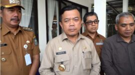 Gubernur Jambi bersama Bupati Kerinci dan Humas PLTA Kerinci 