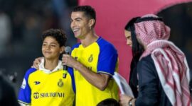 Cristiano Ronaldo Bersama Anaknya Cristiano Ronaldo Jr (foto Screenshot Detik)