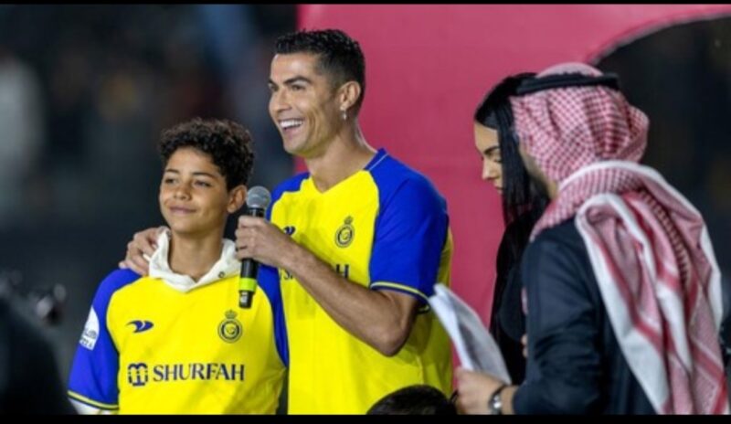 Cristiano Ronaldo Bersama Anaknya Cristiano Ronaldo Jr (foto Screenshot Detik)