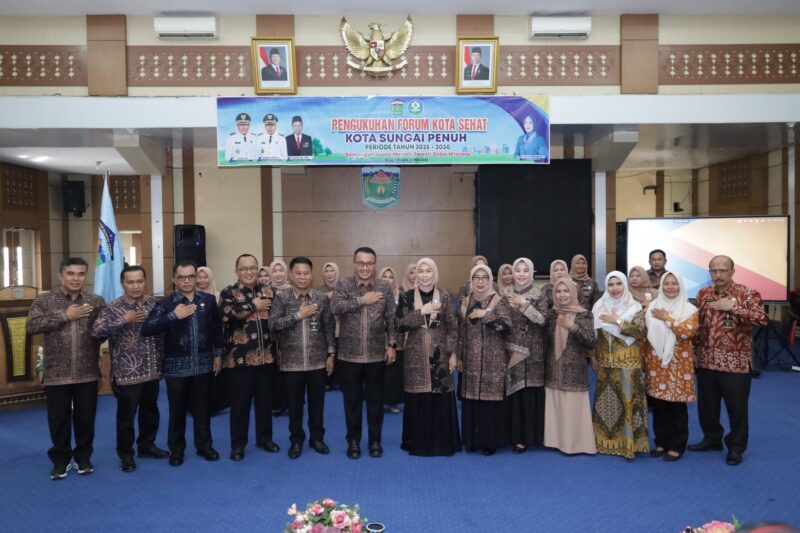 Pengukuhan Forum Kota Sehat di Aula kantor Wali Kota sungai Penuh