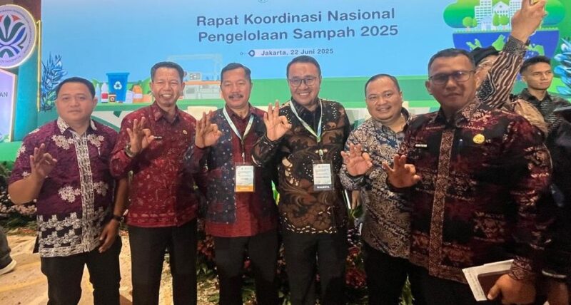 Walikota Sungai Penuh Alfin SH saat menghadiri Rakornas Pengelolaan Sampah Nasional bersama Menteri LHK dan Gubernur Jambi.