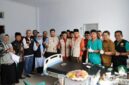Wawako Azhar dan Sekda Alpian foto bersama panitia dan peserta sunatan massal MINKER-JS ke-12.
