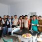 Wawako Azhar dan Sekda Alpian foto bersama panitia dan peserta sunatan massal MINKER-JS ke-12.