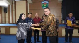Wako Alfin Serahkan SK (Kemenkumham) Koperasi Merah Putih