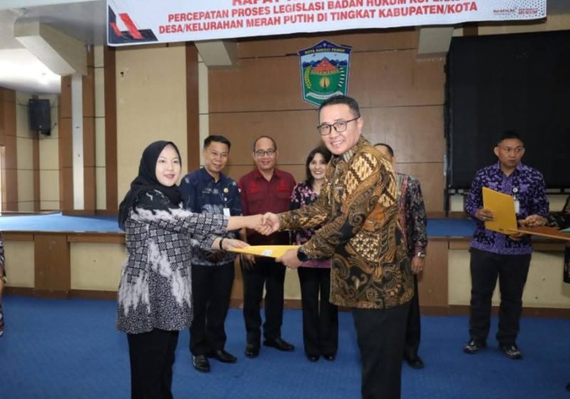 Wako Alfin Serahkan SK (Kemenkumham) Koperasi Merah Putih