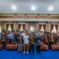 Wakil Wali Kota Sungai Penuh Azhar Hamzah saat membuka secara resmi Rapat Pleno TPAKD dan kegiatan Product Matching sektor pasar modal, Kamis (19/6), di Aula Kantor Wali Kota Sungai Penuh. (Foto: Humas Pemkot Sungai Penuh)