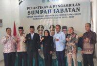 Bupati Kerinci H. Monadi bersama Maya Novefry Handayani dan jajaran usai pelantikan Dewan Pengawas PDAM Tirta Sakti.