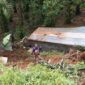 Truk tronton rem blong masuk jurang di Desa Bedeng 12, Batang Merangin.