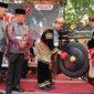 Pemukulan Gong Kehormatan Oleh Wako Alfin,SH Pada Kenduri Sko Kumun Debai