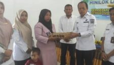 Wawako Sungai Penuh, Azhar Hamzah, membuka Minilok Lintas Sektor Pencegahan Stunting di Kecamatan Tanah Kampung, Rabu (6/8)