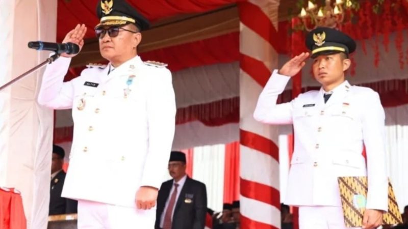 Walikota Sungai Penuh Alfin SH memimpin upacara HUT ke-80 RI di Lapangan Merdeka.