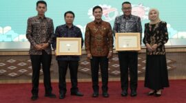 Wako Alfin SH bersama Jajaran Dinas Kesehatan Kota Sungai Penuh Mendapat 2 Penghargaan di Kemenkes RI Jakarta.