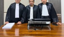 Tiga kuasa hukum Don Fitri Jaya hadir di ruang sidang.