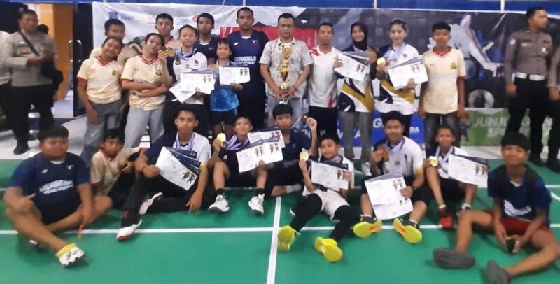 Fhoto Atlit Bulu Tangkis Kota sungai Pada Kejuaraan Provinsi Jamdi Di Kuala Tungkal