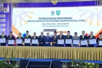 Walikota Sungai Penuh, Alfin, SH menandatangani komitmen meritokrasi bersama BKN RI di Palembang, Rabu (10/9).
