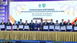 Walikota Sungai Penuh, Alfin, SH menandatangani komitmen meritokrasi bersama BKN RI di Palembang, Rabu (10/9).