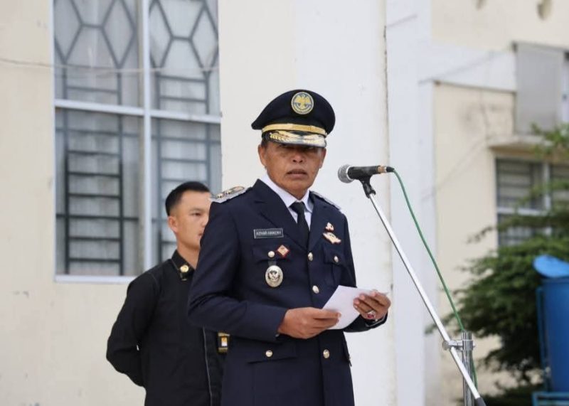 Wawako Sungai Penuh Azhar Hamzah memimpin apel kerja sekaligus peringatan Hari Perhubungan Nasional 2025 di Lapangan Kantor Walikota, Senin (22/9).