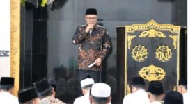 Wako Alfin dan Wawako Azhar Hamzah saat Safari Jumat di Masjid Manarul Huda, Desa Tanjung Muda, Kecamatan Hamparan Rawang, Jumat (17/10/2025).