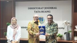 Walikota Sungai Penuh Alfin saat menyampaikan presentasi terkait usulan penetapan PKW kepada Dirjen Tata Ruang ATR/BPN di Jakarta.