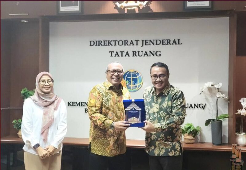 Walikota Sungai Penuh Alfin saat menyampaikan presentasi terkait usulan penetapan PKW kepada Dirjen Tata Ruang ATR/BPN di Jakarta.
