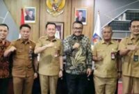 Wako Alfin berdiskusi dengan Dirjen Bina Keuangan Daerah, Agus Fatoni, di Kantor Kemendagri terkait usulan peningkatan Dana Transfer Daerah untuk Tahun Anggaran 2026/2027.