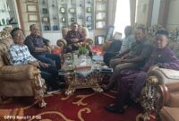 Wali Kota Sungai Penuh, Alfin, didampingi Sekda Alfian saat menerima pengurus PWI Kota Sungai Penuh di ruang kerjanya, Senin (3/11/2025).