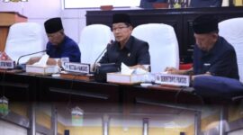 Ketua Pansus DPRD Kota Sungai Penuh memimpin rapat pembahasan Tata Tertib