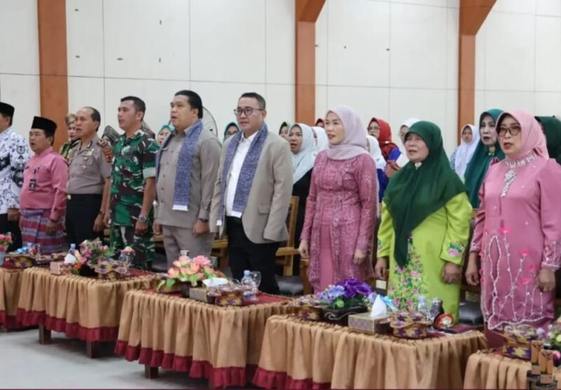 Ketua DPRD dan Ketua PIAD menghadiri peringatan Hari Ibu ke-97 di Kota Sungai Penuh, Rabu (17/12/2025).