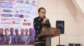 Wakil Wali Kota Sungai Penuh Azhar Hamzah menyampaikan sambutan saat pelantikan Pengurus SMSI Kerinci–Sungai Penuh periode 2025–2028.