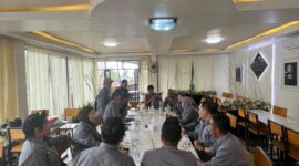 Panitia dan pengurus SMSI Kerinci-Sungai Penuh menyiapkan pelantikan pengurus di Gedung Nasional, Kota Sungai Penuh.