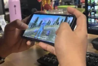 Pemain menukar kode redeem FF untuk mendapatkan hadiah gratis seperti skins dan diamonds.”