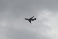 Ilustrasi pesawat terbang. Iran sempat menutup wilayah udaranya selama lima jam di tengah meningkatnya ketegangan regional sebelum kembali membukanya.