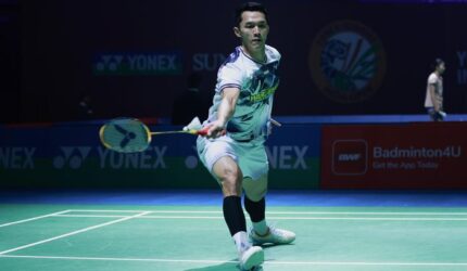 Jonatan Christie beraksi saat laga India Open 2026 di New Delhi.