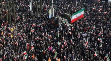 Diplomat yang mewakili Prancis, Jerman, Italia, dan Inggris meninggalkan Kementerian Luar Negeri Iran di Teheran setelah dipanggil untuk membahas dukungan Eropa terhadap unjuk rasa antipemerintah.