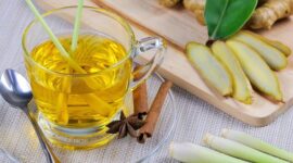 Ramuan herbal jahe dan sereh, hangatkan badan dan kuatkan imun saat musim hujan.