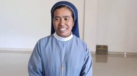 Suster Ika mendampingi korban TPPO yang telah dievakuasi dan mendapatkan pendampingan di rumah aman.