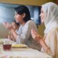 Menu sahur sehat terdiri dari karbohidrat kompleks, protein tanpa lemak, serta sayuran untuk membantu menjaga berat badan selama puasa.