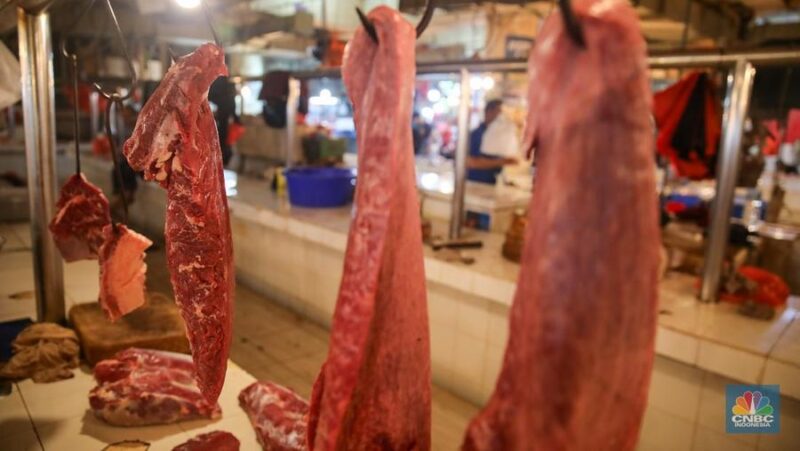 Daging kambing dan daging sapi segar yang sering dibandingkan kandungan kolesterolnya.