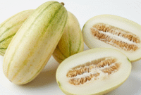 Timun suri menjadi buah favorit saat Ramadan karena rasanya segar dan kaya air.