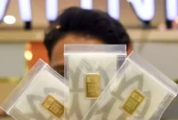 Ilustrasi emas batangan Antam yang mengalami penurunan harga.