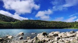 Keindahan Danau Duo di Desa Lempur, Kerinci, yang memiliki fenomena unik saat air surut.