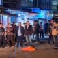 Sekda Alpian bersama tim terkait saat meninjau penataan Pasar Tanjung Bajure pada malam hari.