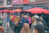 Wakil Wali Kota Sungai Penuh Azhar Hamzah bersama Sekda Alpian dan jajaran instansi terkait saat melakukan penataan dan penertiban pedagang di Pasar Tanjung Bajure.