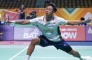 Pebulu tangkis Indonesia Alwi Farhan mengembalikan shuttlecock saat melawan Chou Tien Chen dalam babak 16 besar All England 2026 di Utilita Arena Birmingham.
