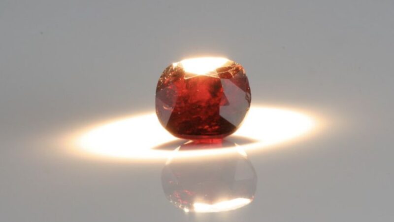 Foto: Batu Painite. (Tangkapan Layar Crytal Treasure)