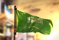 Ilustrasi bendera Arab Saudi. Pemerintah Saudi memperingatkan Iran agar tidak melakukan salah perhitungan setelah serangan drone dan rudal.