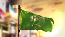 Ilustrasi bendera Arab Saudi. Pemerintah Saudi memperingatkan Iran agar tidak melakukan salah perhitungan setelah serangan drone dan rudal.