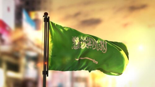 Ilustrasi bendera Arab Saudi. Pemerintah Saudi memperingatkan Iran agar tidak melakukan salah perhitungan setelah serangan drone dan rudal.